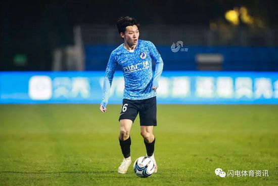 来自瑞士的博特利身高到达了184cm，是一位中锋球员。